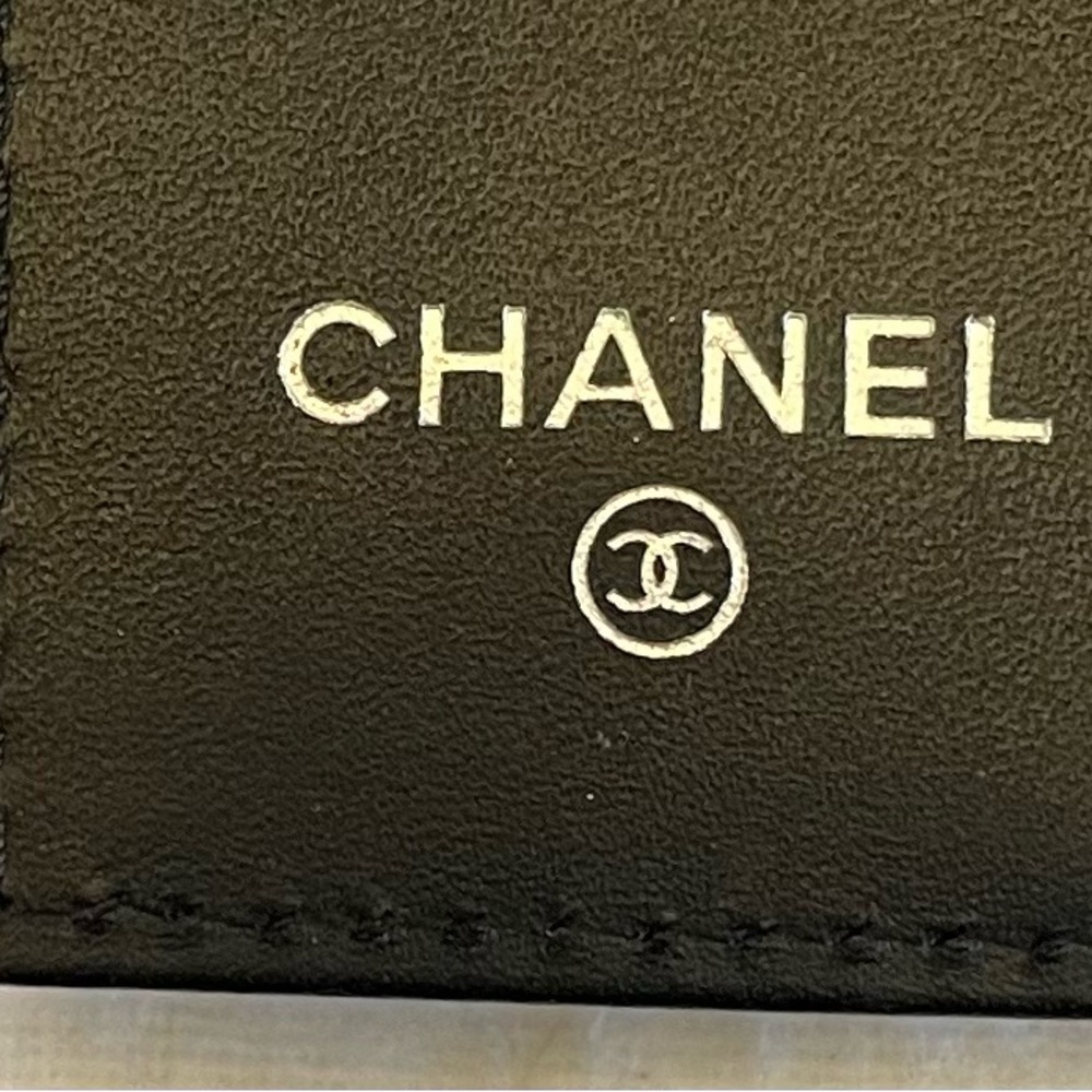 CHANEL Authentic Vintage Black Patent Leather Key Holder w/ Silver Logo - Picture 4 of 13